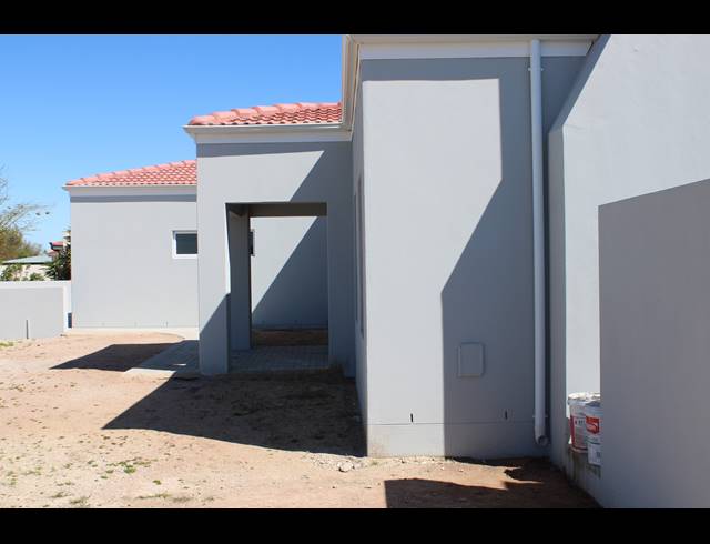 3 BEDROOM FREESTANDING FOR SALE IN PORT OWEN